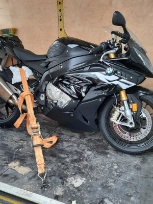 perevozka-motociklov-motoevakuator-1 perevozka-motociklov-motoevakuator-1