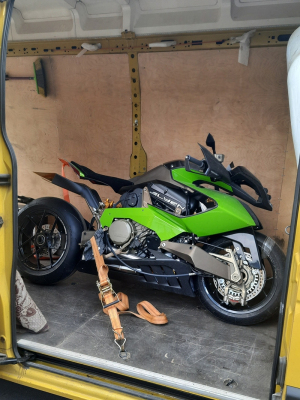 perevozka-motociklov-motoevakuator-13 perevozka-motociklov-motoevakuator-13