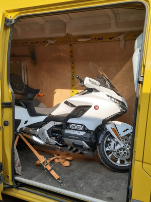 perevozka-motociklov-motoevakuator-15 perevozka-motociklov-motoevakuator-15