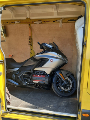 perevozka-motociklov-motoevakuator-22 perevozka-motociklov-motoevakuator-22